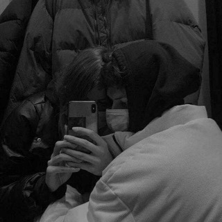 Логотип @podrostokbezchuvstv - несовершеннолетняя.