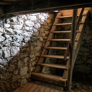 Логотип @podval_straxa - Подвал страха