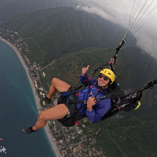 Логотип @poehavshiy_kon - Поехавший🔴🔵