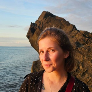 Логотип @poemshuoems - Лена Чеснокова про смерть и жизнь