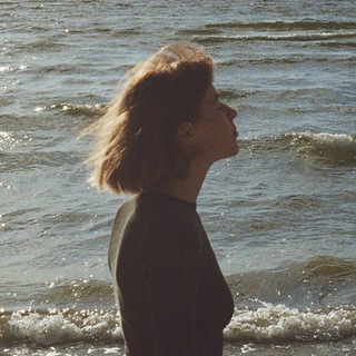 Логотип @poetryroom - з одвертою простотою