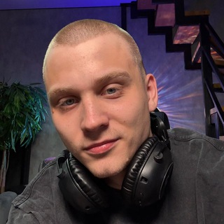 Логотип @pokacs - poka