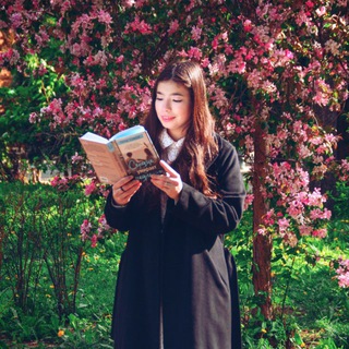 Логотип @polina_malina_books - Малина, цветущая из книг | полина_малина_букс🌸