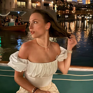 Логотип @polina_tells - Polina tells