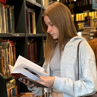 Логотип @polinas_sunbooks - polinas.books