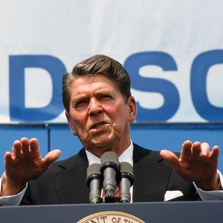 Логотип @politikinetolkobuhayut - политики каждый день