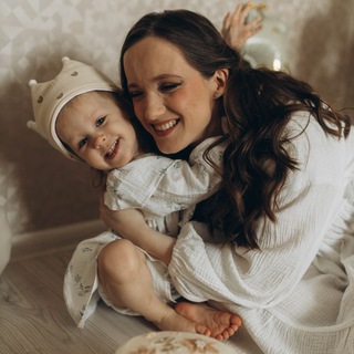 Логотип @pollymontessorimom - Полина | Детский книжный 🤍