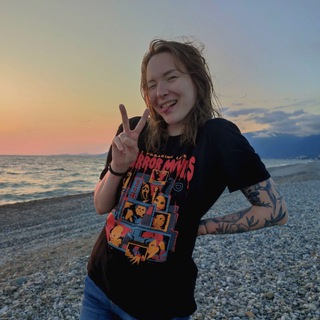 Логотип @polnochnaya_biblioteka - Полночная библиотека