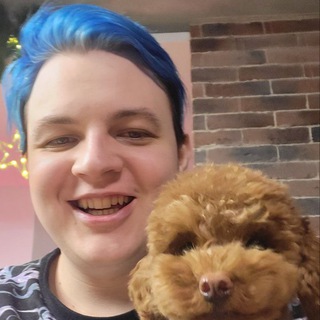 Логотип @popkasmotrit - Пятёрка смотрит