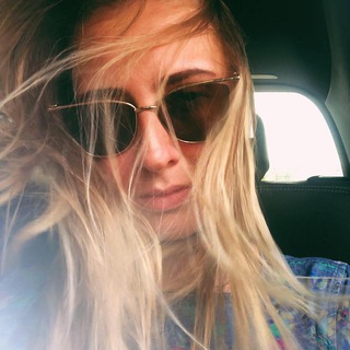 Логотип @poslushaimilushkovu - Послушай, это недолго