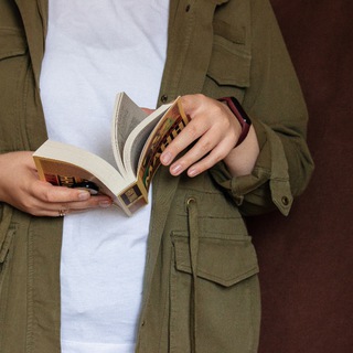 Логотип @post_librum - человек дочитавший