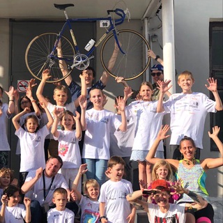 Логотип @praktikumdetivgorodem - Летний практикум «Дети в городе М.»