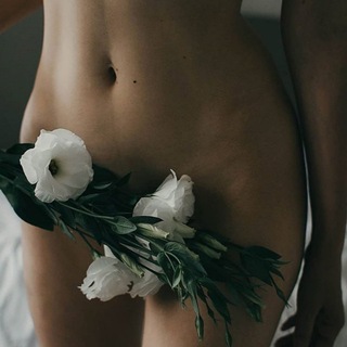 Логотип @prashuryashur - пращур ящур три стегна