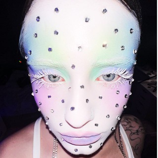 Логотип @pray4barbiee - бьюти нефильтрованное