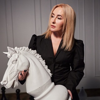 Логотип @premierdecorkarelina - PREMIER DECOR. Студия Дизайна Жанны Карелиной