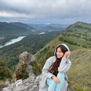 Логотип @pro_altay - Алинка про Алтай 🌿