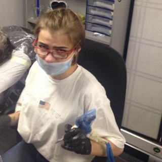 Логотип @protatuirovochnaya - Рихтер рихтует | Тату | Протатуировочная