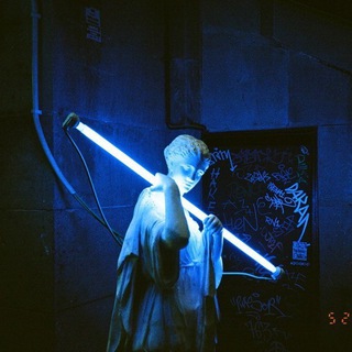 Логотип @protege_moi - Protege Moi