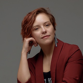 Логотип @psezhova - Ежова и Однажды в экономике