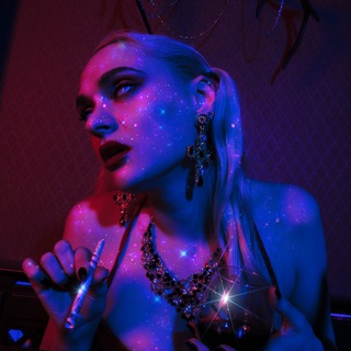 Логотип @puritanskaya_doch - Странная девица