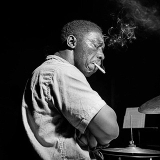 Логотип @pystoytrep - пустой трёп