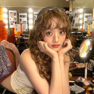 Логотип @qadejq - К-поп