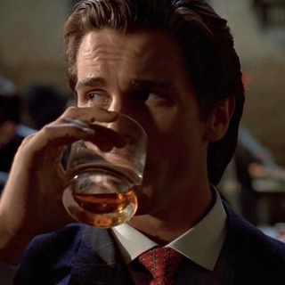 Логотип @qnesto - Фильм Американский Психопат смотреть. Movie American psycho watch