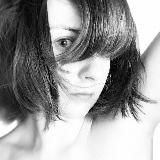 Логотип @qtssv - e l v i r ø v a