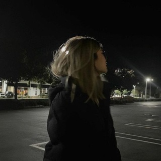 Логотип @quotesfromvee - 𝙈𝙚𝙡𝙖𝙣𝙝𝙤𝙡𝙞𝙚 ☽