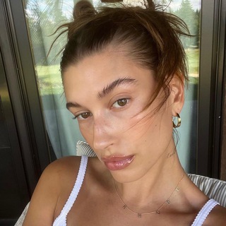 Логотип @qwertyuchannel - ars longa vita brevis