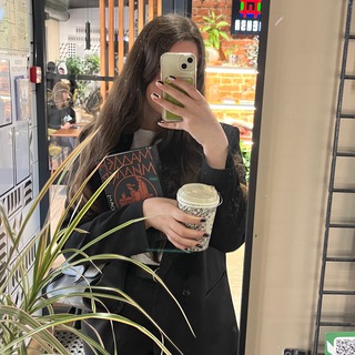 Логотип @rabitttttttttttttt - кроличья нора