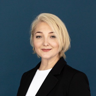 Логотип @radina_school - Эмоциональный интеллект в карьере и бизнесе