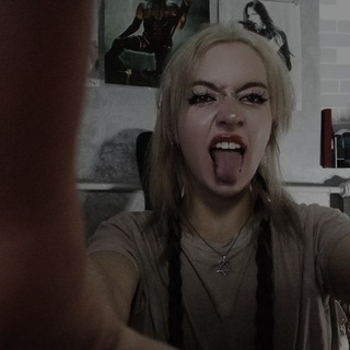 Логотип @radio_devvochkatabs - playlist radiodevvochki