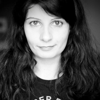 Логотип @radiodissident - Люся Грин