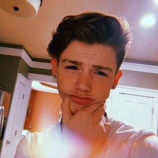 Логотип @raremoor - старые видео Пэйтона✨