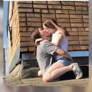 Логотип @razdetdevusku - Раздеть девушку на фото