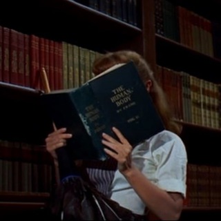 Логотип @read_dasha_read - Под многолетним слоем пыли