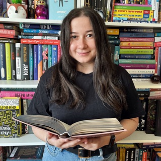 Логотип @readstaverna - Таверна читача ✨