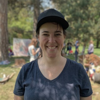 Логотип @realmoiramills - Decondition Together (Also on Skool)