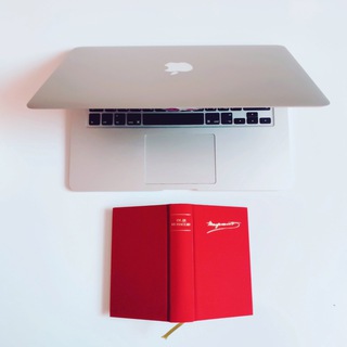 Логотип @recommenduju - Рекомендую