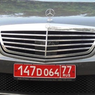 Логотип @red_license - На красных номерах