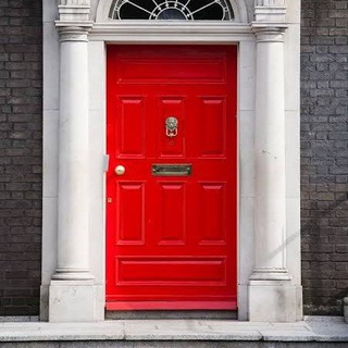Логотип @reddoorreports - Red Door Reports