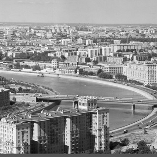Логотип @redembankment - Набережная, д.2