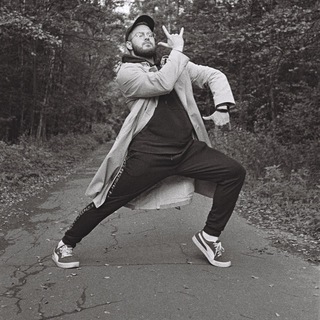 Логотип @redhelmphoto - 赤兜 Red’s photo journal