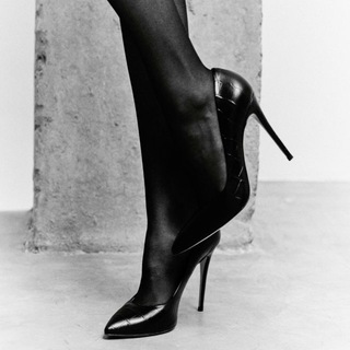 Логотип @refbymvaaa - HEEL HUNTER