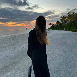 Логотип @reginaraer - Regina tells