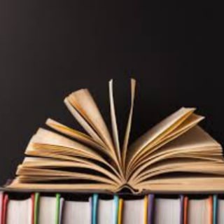 Логотип @relhrob - Релігієзнавчий хробак