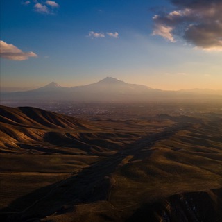 Логотип @relocatearmenia - Moving to Armenia