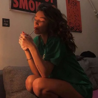 Логотип @rememberr22 - 𝐑𝐞𝐦𝐞𝐦𝐛𝐞𝐫🤍