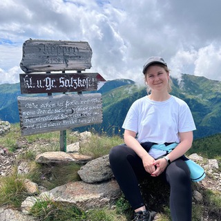 Логотип @remi_hikes - remi hikes